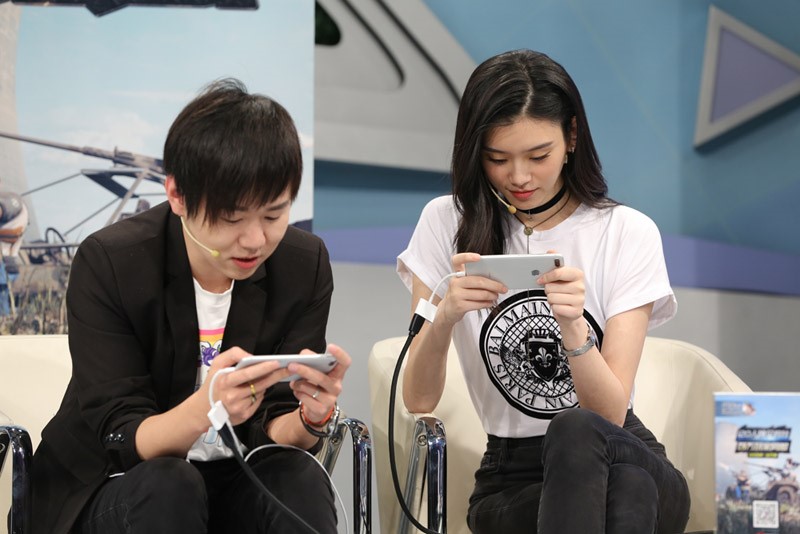 奚梦瑶做客《终结者2》明星开黑夜 时尚女神玩转三大模式
