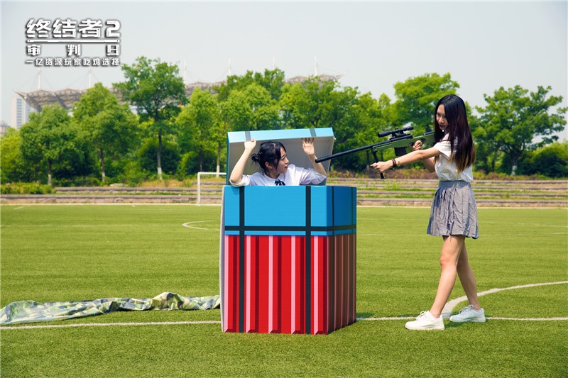 青春不散场，吃鸡在路上！《终结者2》吃鸡毕业照创意来袭