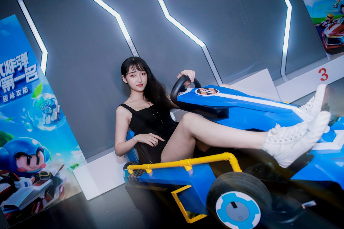 小风VS辰曦！《跑跑卡丁车官方竞速版》两大车王线下狂飙