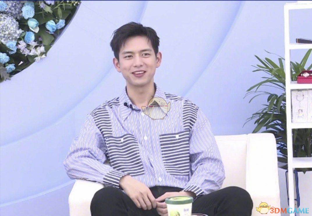 淡黄的长裙火红的裤衩是什么梗