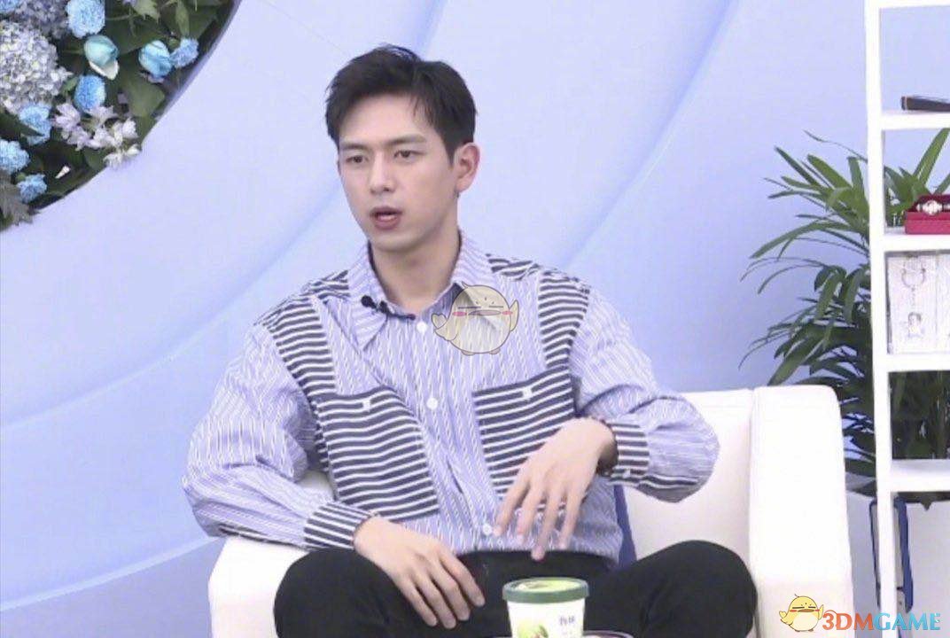淡黄的长裙火红的裤衩是什么梗