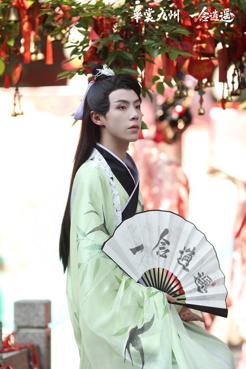 逍遥仙游九州 《一念逍遥》X华裳九州联名衍生汉服亮相华裳秀典