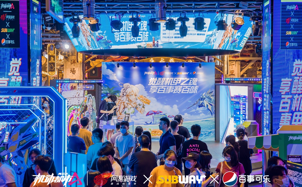 夏日鲜爽，限定联动！机动都市阿尔法x百事x赛百味快闪广州