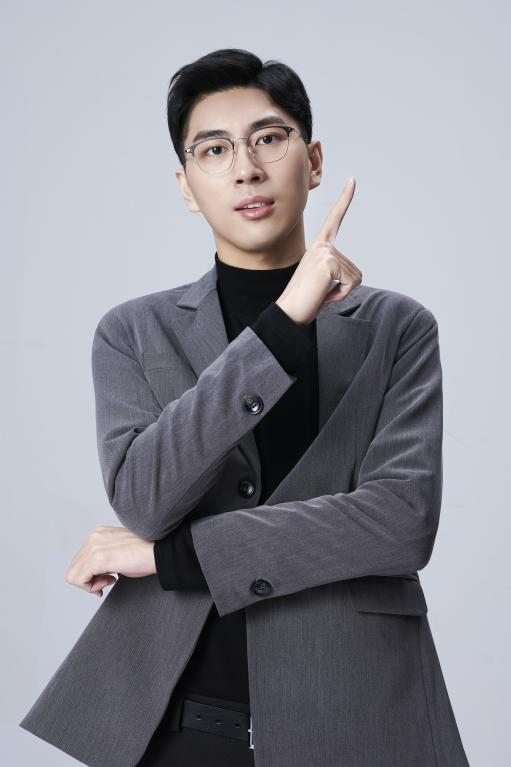 《重返帝国》今日全平台上线 人气主播与你一起征战沙场！